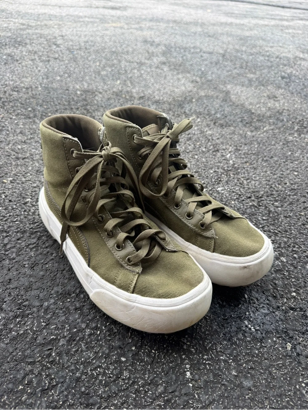 Puma Women’s Size 8 Olive Green High Top Platform Sneakers